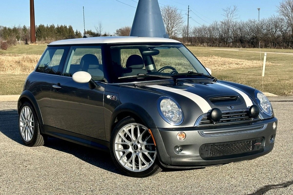 Black 2004 Mini Cooper S 