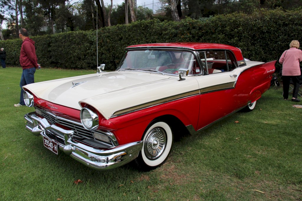 1957-Ford-Fairlane-500