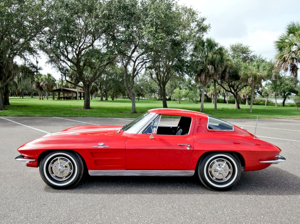 1963-Chevrolet-Corvette-Sting-Ray