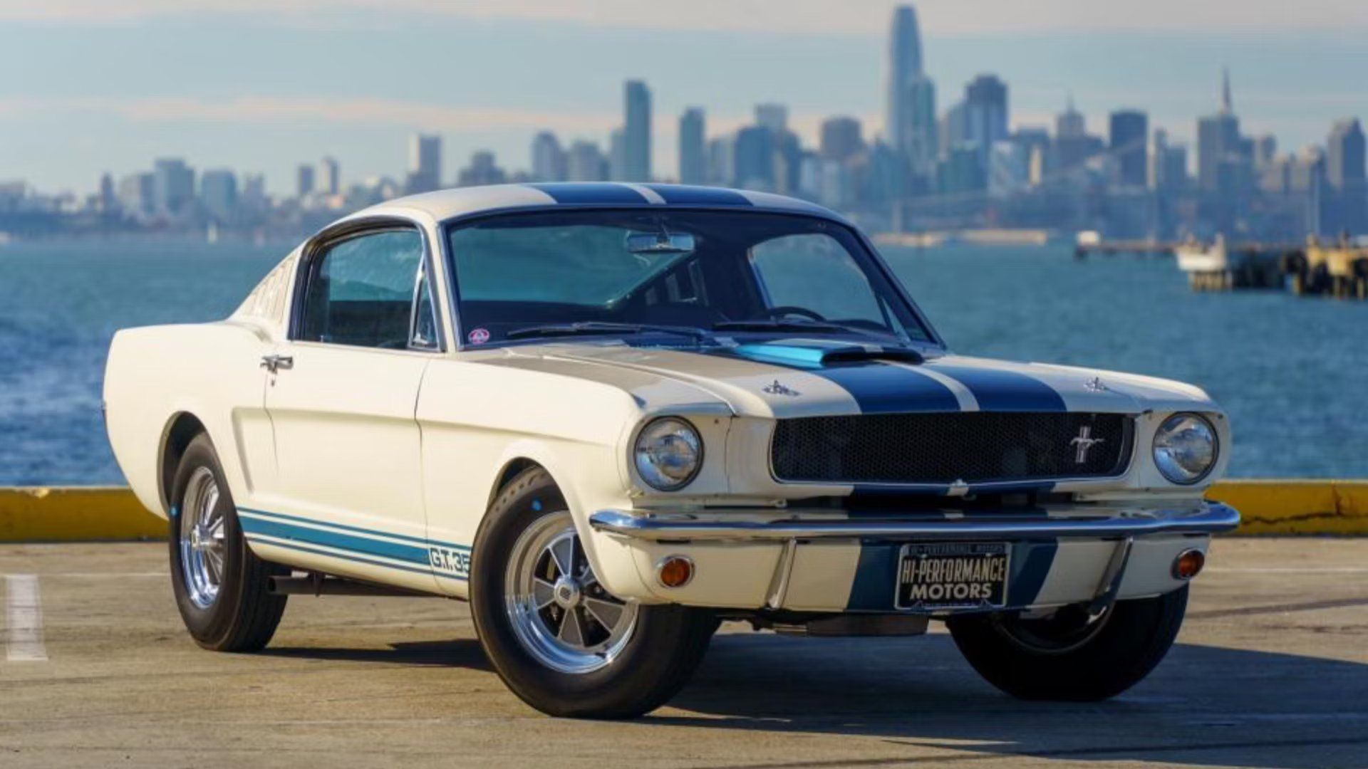 White Shelby GT350