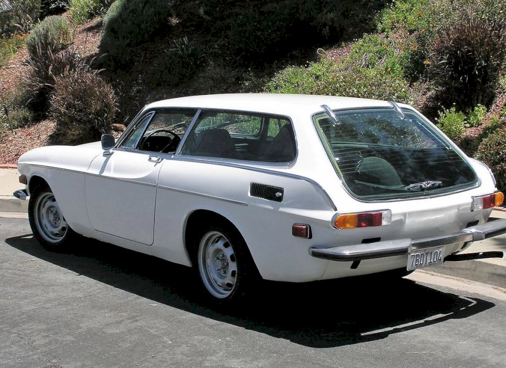 The car retained the sleek, elegant front end of the P1800 coupe, complete with its long hood, curved fenders, and distinct grille. However, the 1800ES's rear section is where the car truly diverged from its predecessor.