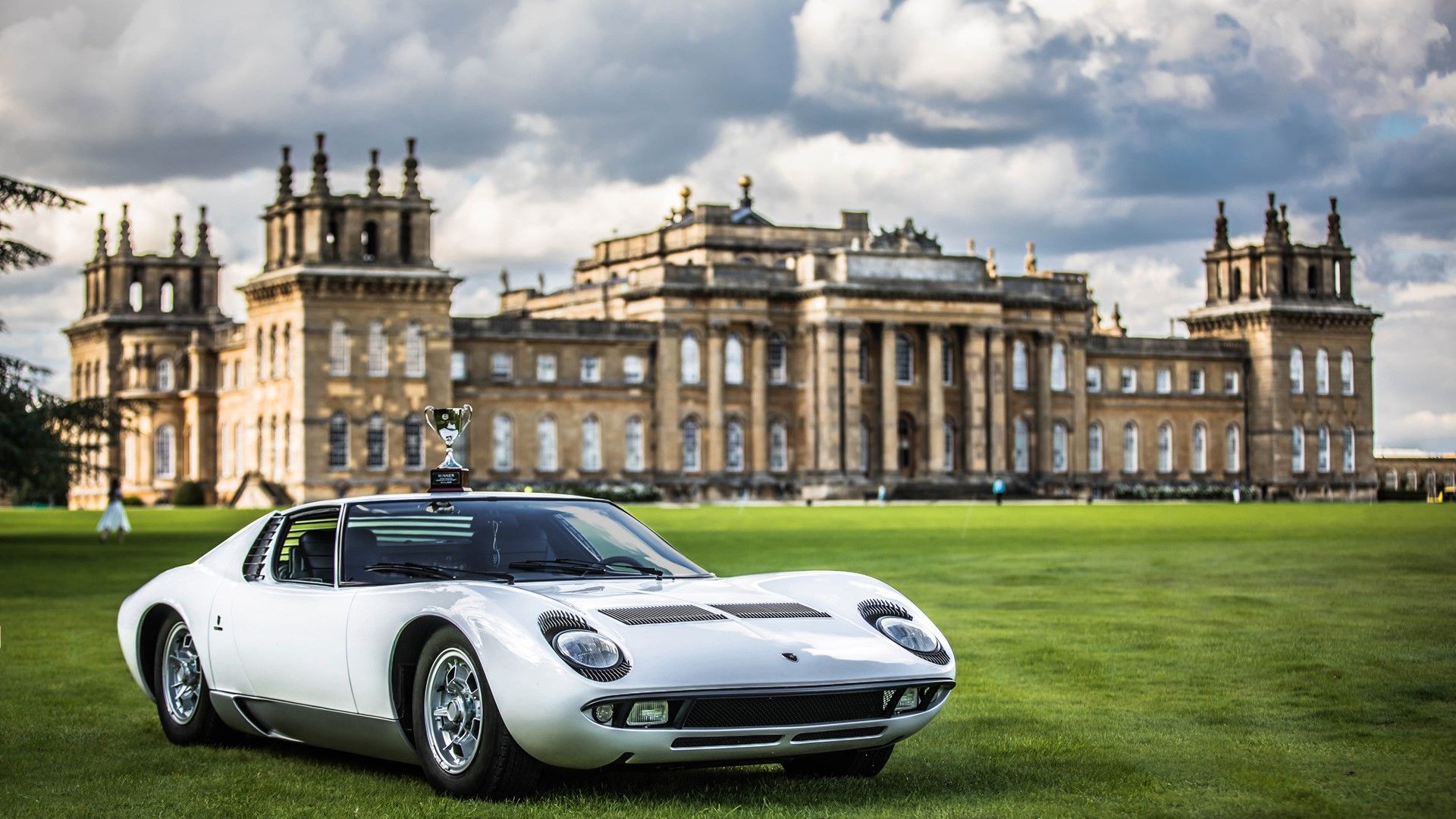 Lamborghini Miura P400 white