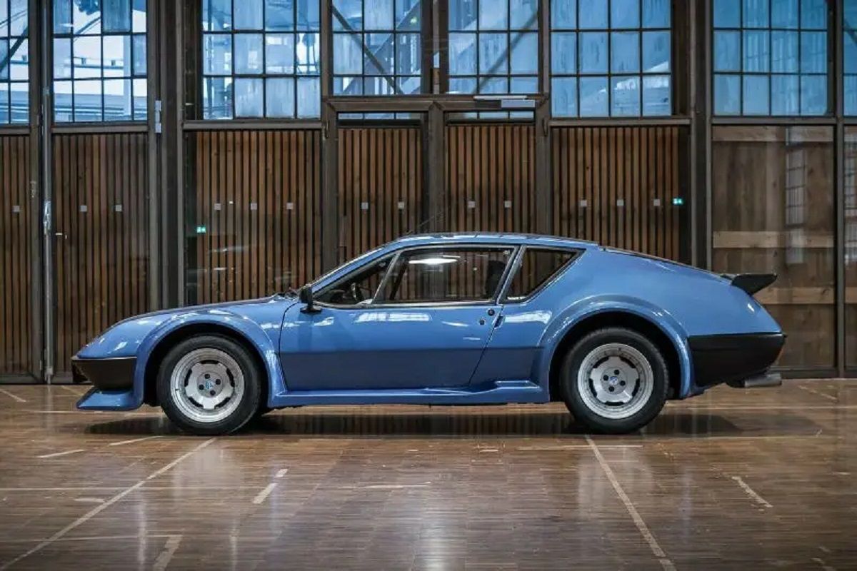 Alpine A310 - Side