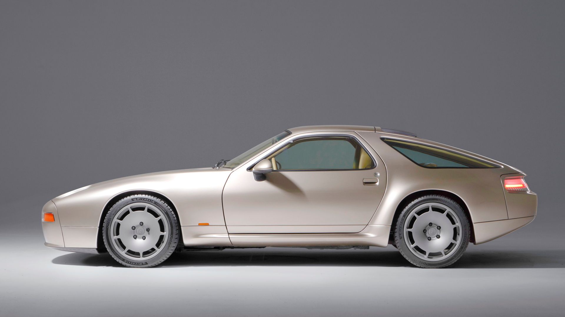 Porsche-928-Restomod-5