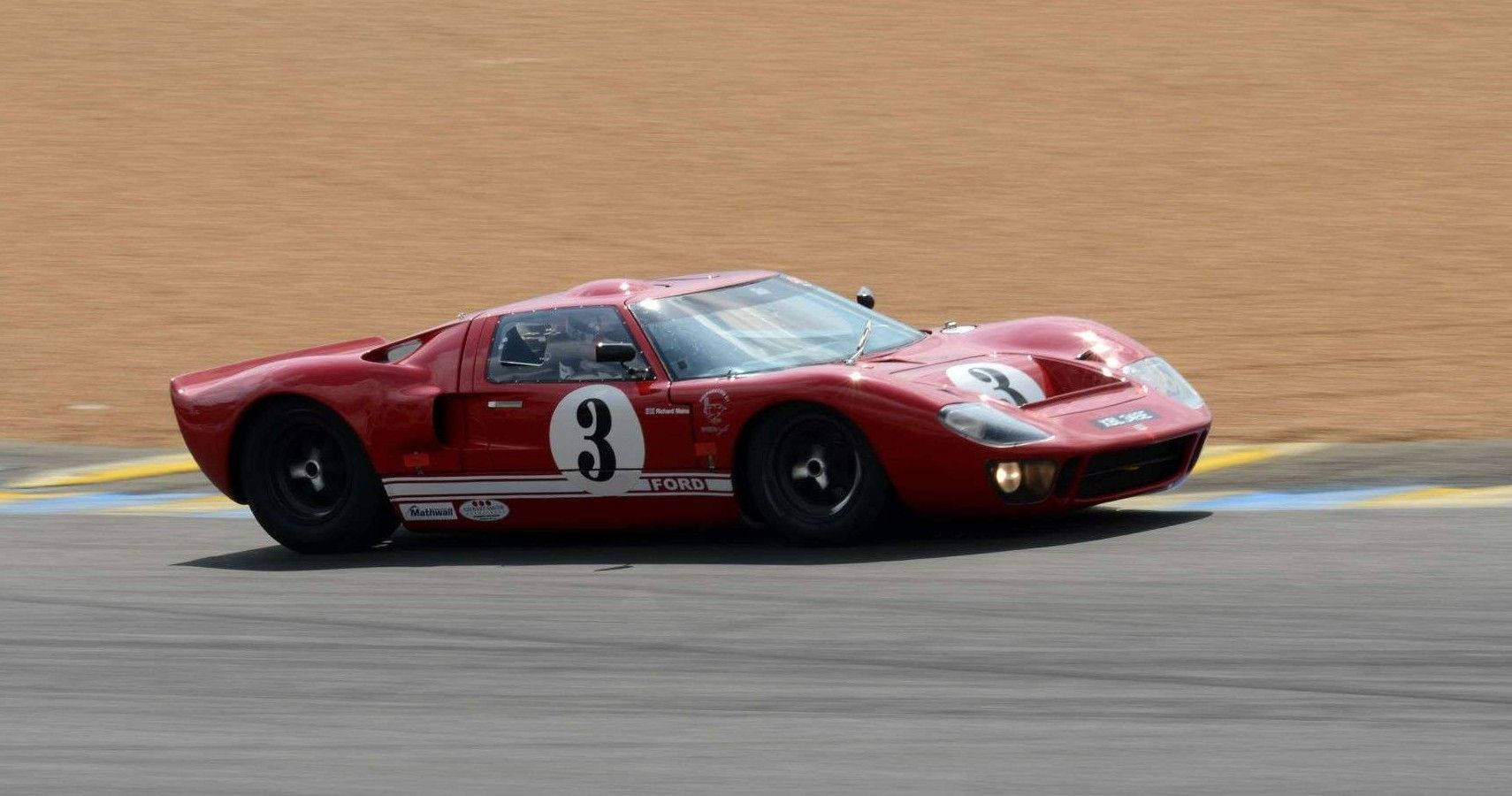 Red Ford GT40