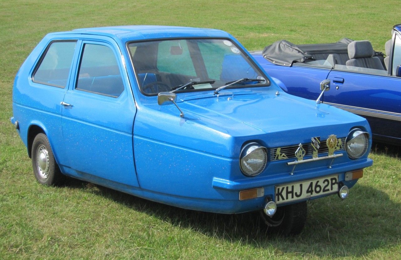 Reliant_Robin_registered_July_1975_748cc