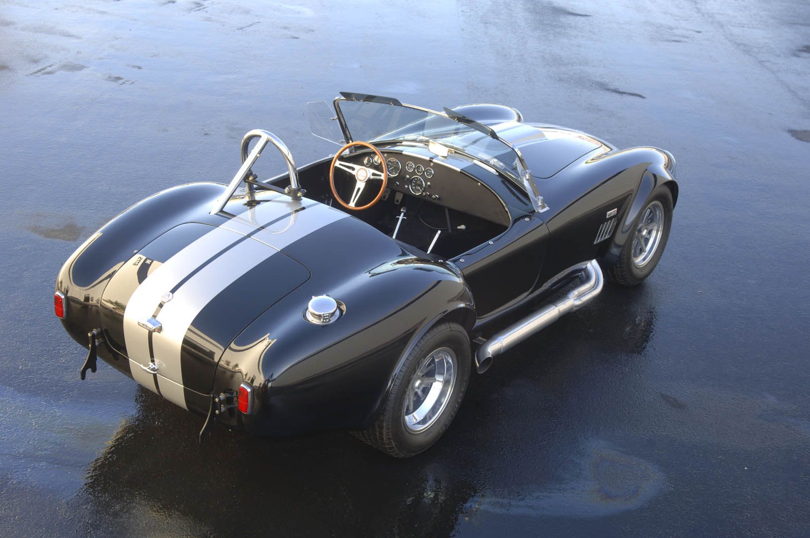 Shelby Cobra 427 parked.