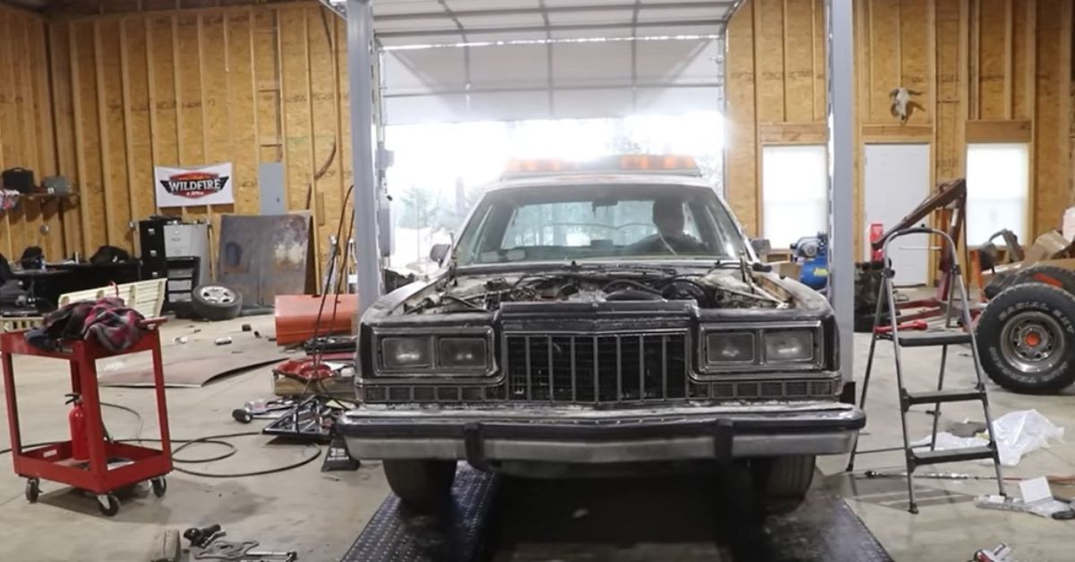 Abandoned Cop Car Runs Again, Classic Dodge Police Car in garage