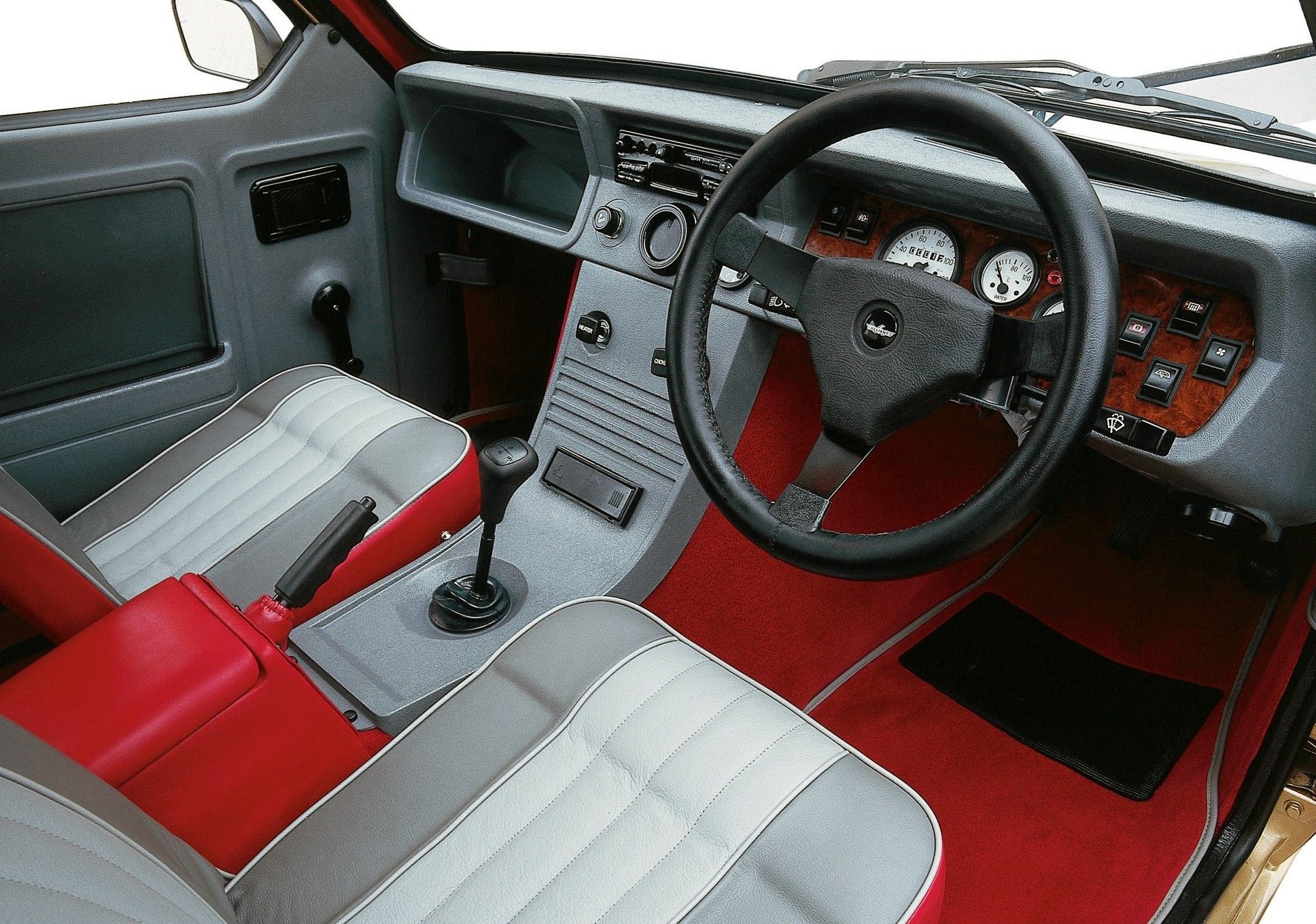 reliant-robin-interior-2